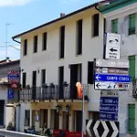 Canal Hotel 3*
